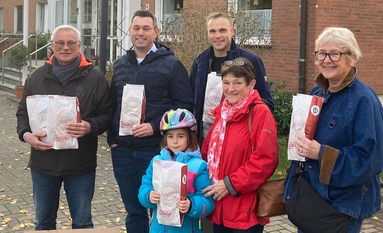 Wertschätzung für Schermbecker Heimbewohner und Pflegekräfte – CDU-Ortsverbände verteilen Weckmänner im Haus Kilian, Marienheim und Lühlerheim