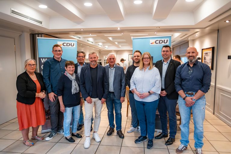 CDU Schermbeck zeigt große Geschlossenheit – Mike Rexforth als Bürgermeister- und Spitzenkandidat sowie alle 30 Kandidaten für die Kommunalwahl einstimmig aufgestellt 